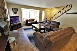 Smart TV, fireplace