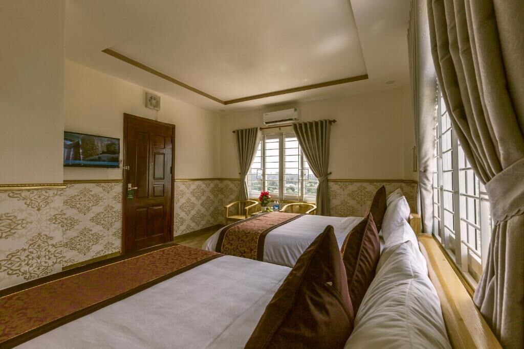 Minibar, desk, free WiFi, bed sheets