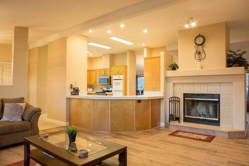 Tranquil Acres, Relaxing Wine Country Retreat with Game Room