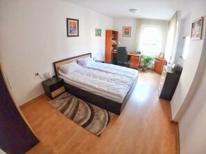 1 chambre, fer et planche à repasser, accès au Wi-Fi (inclus)