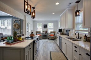 Fridge, microwave, oven, stovetop - Welcome to "The Happy Soul" (Gloucester)