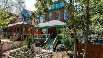 Front and street scape