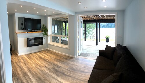 Beautiful Lakefront Private Suite on Lake Cowichan - Sleeps 5