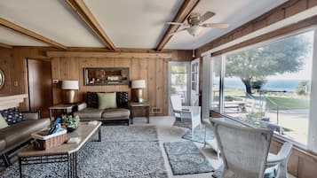 Smart-TV, Kamin, DVD-Player, Tischfußball