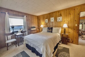4 bedrooms, iron/ironing board, travel crib, free WiFi