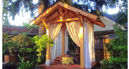 The Wisteria… Beautiful 1915 Craftsman… Close-in, 4 Bdrm, 2 bath