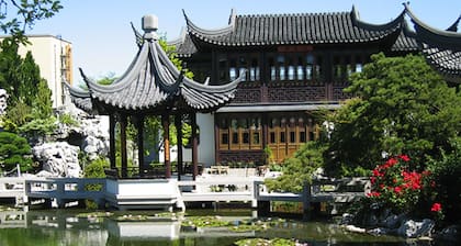 The Wisteria… Beautiful 1915 Craftsman… Close-in, 4 Bdrm, 2 bath