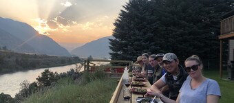 Yellowstone River View Condos, 10 min to Yellowstone Park on Historic Ranch