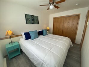 2 makuuhuonetta, silitysrauta/-lauta, ilmainen Wi-Fi, vuodevaatteet