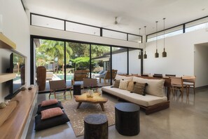 Smart TV, stereo - Villa Monoi – in gated community, steps from the beach by Elite Beach Villas (Tamarindo)