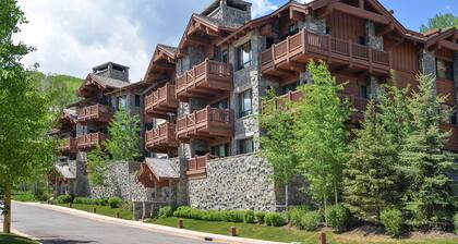 Bachelor Gulch Luxury Penthouse! Ski-In and Out w/ Hot Tub, has AC