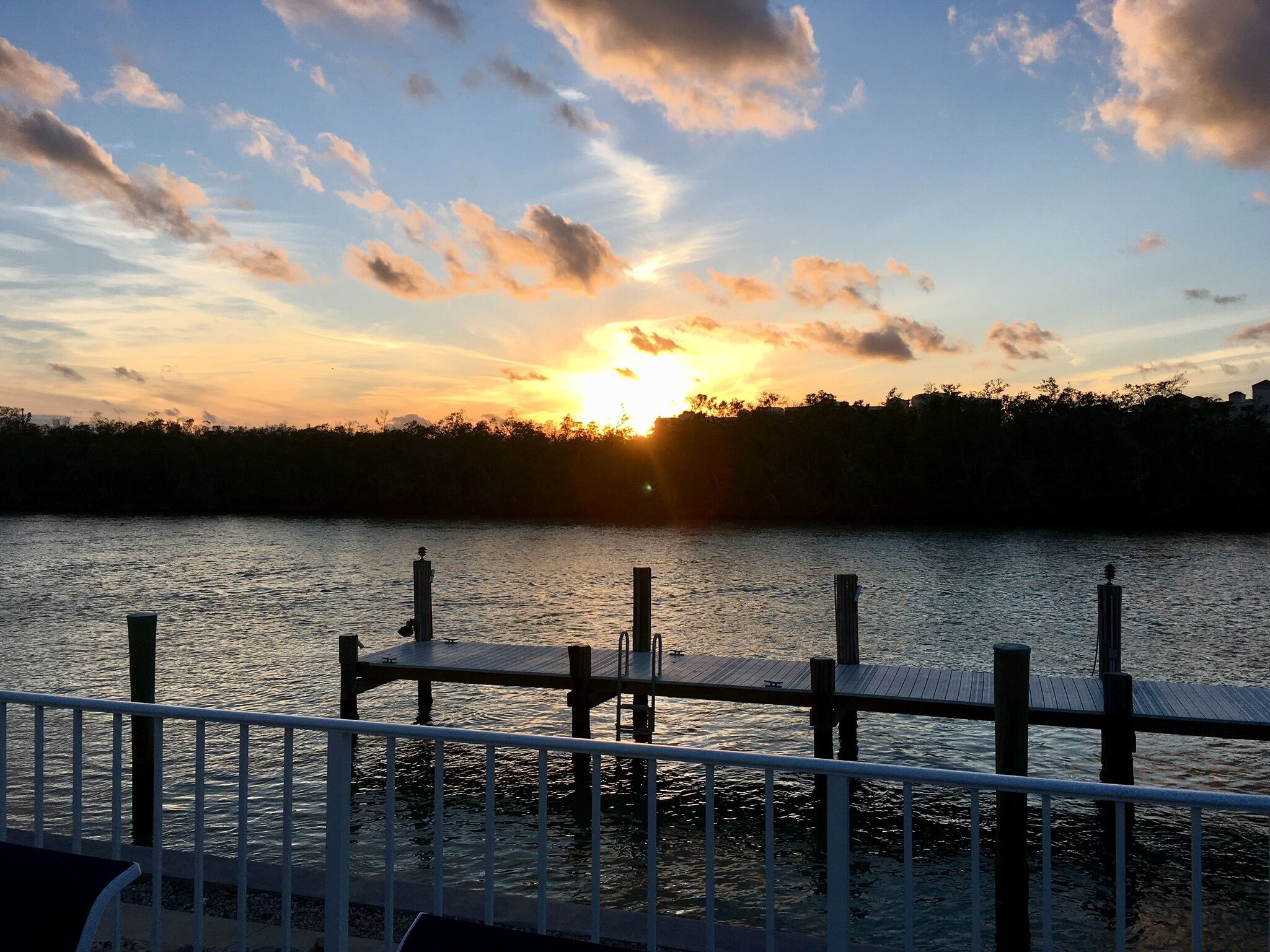 Incredible Waterfront View, Pool, Wildlife, Snook Inn Steps Away, Fishing, Docks