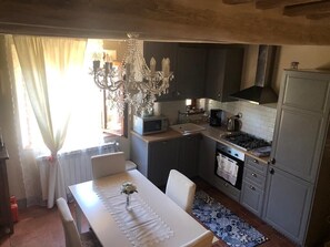 Fridge, microwave, oven, stovetop - DOLCE CUORE LUXE APARTMENT FLORENCE CHIANTI AREA (San Donato)