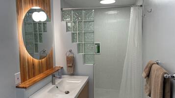Combined shower/bathtub, hair dryer, towels, soap
