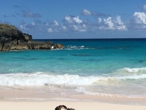 Beach nearby, sun loungers, beach towels