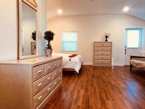 Ferros/tábuas de passar roupa, Wi-Fi de cortesia, roupa de cama