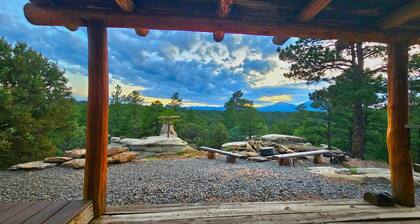 Maalaistyylinen hirsimökki Ponderosa-mäntyissä, loistava hiljainen pääsy ja metsästäjät.