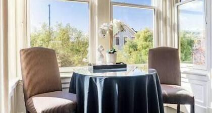 Chic Pacific Heights Jr. Studio