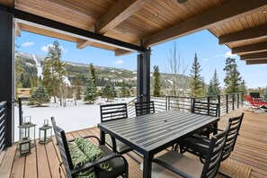 Outdoor dining