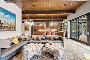 Smart TV, fireplace, stereo