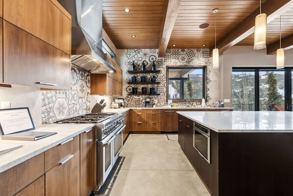 Fridge, microwave, oven, stovetop - Ski Luxury! Walk to Gondola • Hot Tub • Gourmet Kitchen • Incredible Views (Keystone)