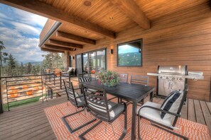 تناول الطعام بالخارج