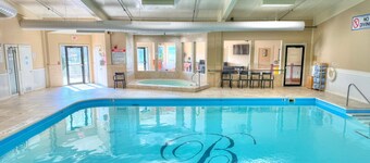 Cozy Lodge Suite 1/2 Mile from Downtown Berlin