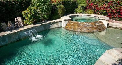 Retiro del desierto de 3 camas con piscina privada de agua salada, bañera de hidromasaje, pozo de fuego y vistas al monte