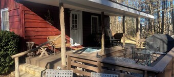 Chalet confortable niché par un ruisseau Babbling situé entre les Highlands et les caissiers. 