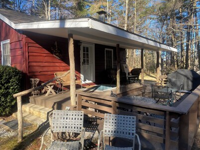 Cozy Cabin nestled by a Babbling Brook located between Highlands and Cashiers. 