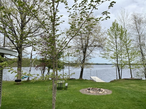 Cozy family & pet friendly lake home, great reviews & rates