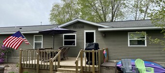 Cozy family & pet friendly lake home, great reviews & rates