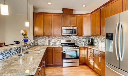 60 Minutes to Ski Country, 15 Minutes to Downtown Denver