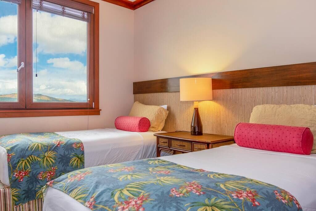 2 bedrooms, iron/ironing board, WiFi