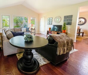 TV, fireplace, stereo