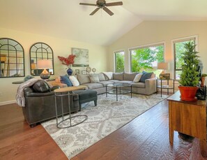 TV, fireplace, stereo