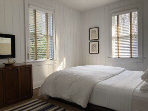 3 slaapkamers, een strijkplank/strijkijzer, gratis wifi, beddengoed