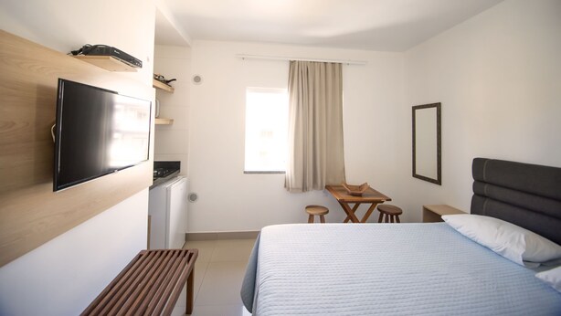 Suite – deluxe, 1 queensize-seng, ikke-røyk | Blendingsgardiner, strykejern/-brett, wi-fi (inkludert) og sengetøy