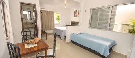 Deluxe Triple Room, Multiple Beds, Non Smoking | Private kitchen | Fridge, microwave, stovetop, cookware/dishes/utensils
