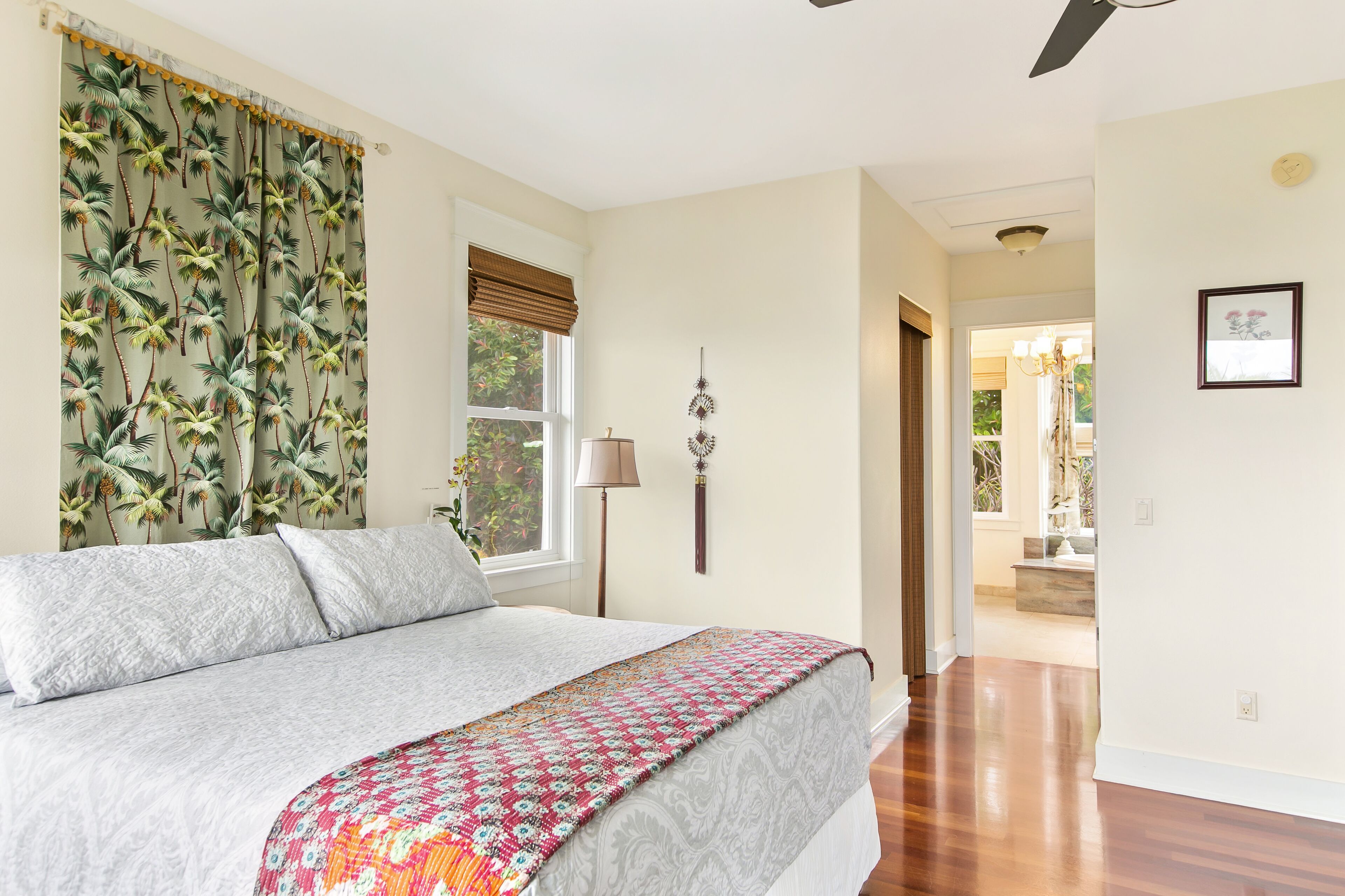 4 bedrooms, desk, iron/ironing board, travel crib