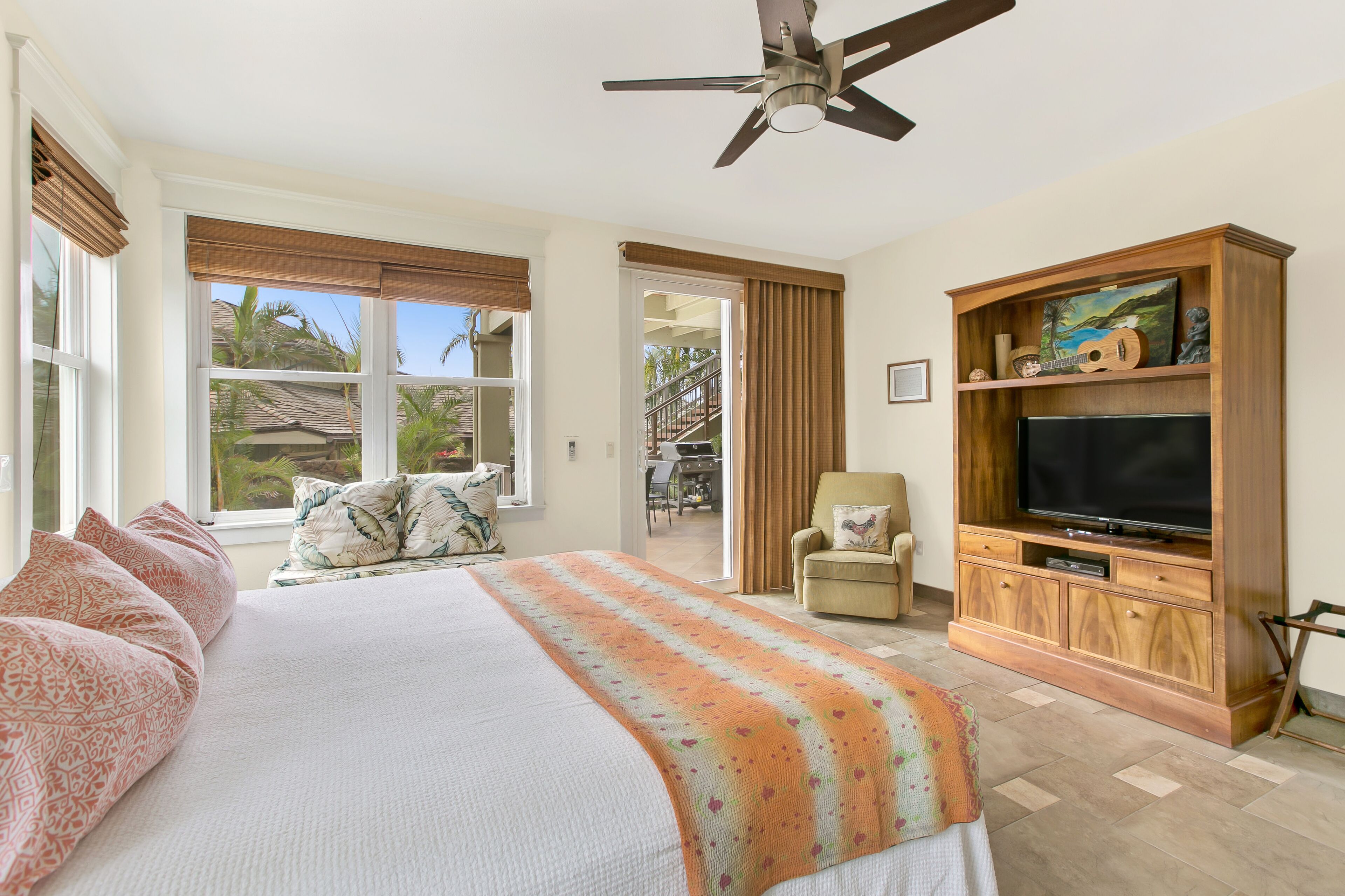 4 bedrooms, desk, iron/ironing board, travel crib