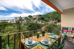 تناول الطعام بالخارج