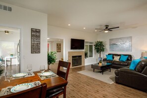 TV, fireplace