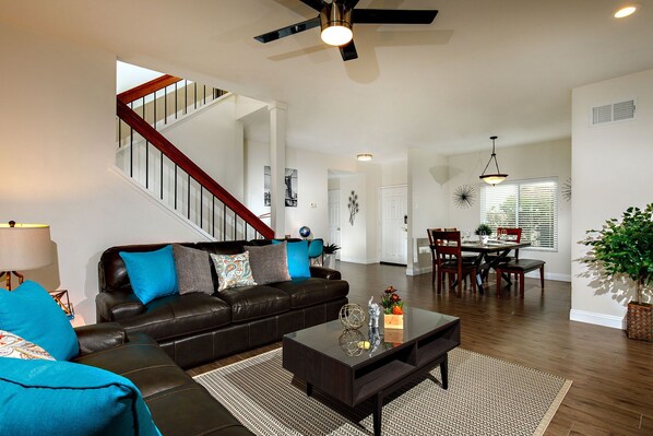 Televisión y chimenea