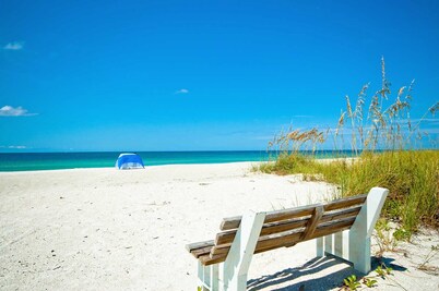 2 BR 2 Full BA on Anna Maria Island just steps to Beach!