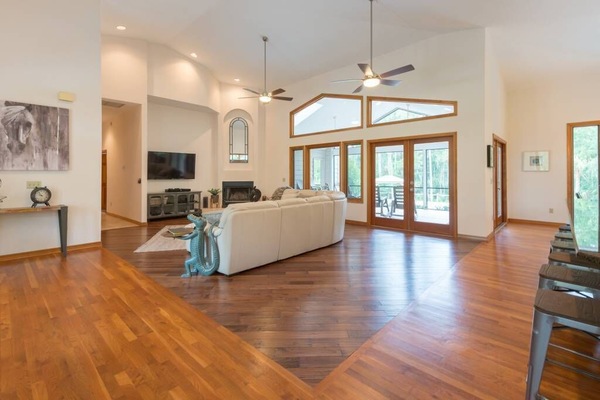 Smart TV, fireplace, DVD player, books