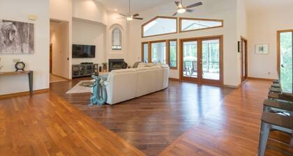 Family-friendly nature retreat on the beautiful Wekiva River