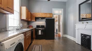 KylskÄp, mikrovÄgsugn, ugn och spishÀll