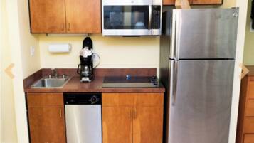 Microwave, dishwasher, coffee/tea maker, cookware/dishes/utensils