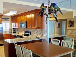 Dining - Beautiful Atlantic Ocean beach front condo in sunny Florida! (Daytona Beach Shores)